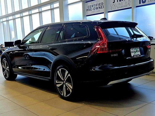 2026 Volvo V60 Cross Country B5 Plus
