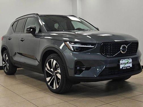 Forest Lake 2026 Volvo XC40 Ultra, B5 AWD Gas (mild hybrid), Dark