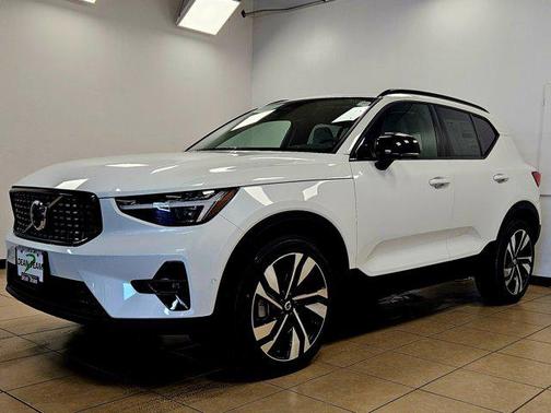 2026 Volvo XC40 B5 Ultra