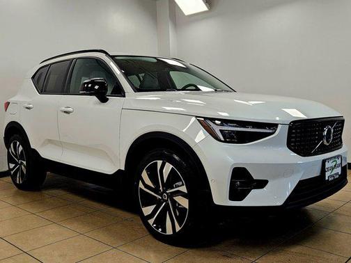 2026 Volvo XC40 B5 Ultra