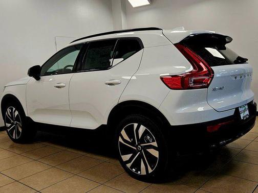 2026 Volvo XC40 B5 Ultra