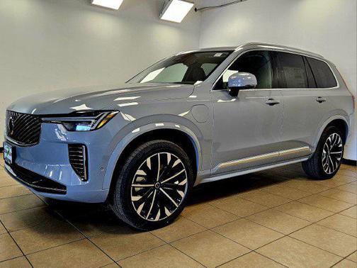 2025 Volvo XC90 Plug-In Hybrid T8 Plus 7-Seater