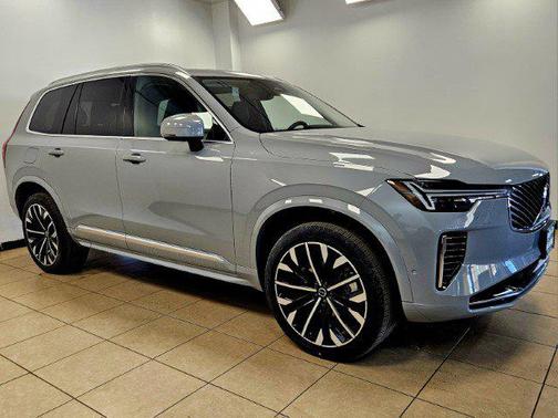 2025 Volvo XC90 Plug-In Hybrid T8 Plus 7-Seater