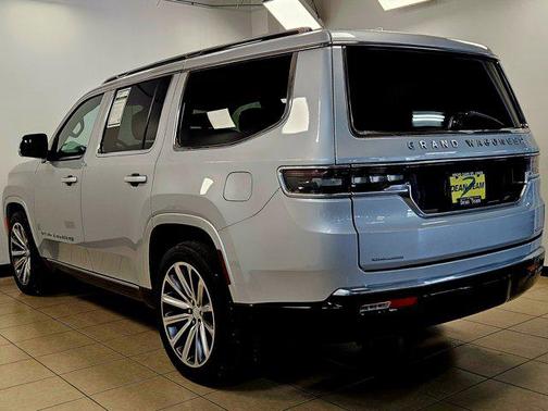 Diamond Black Crystal Pearlcoat 2022 Jeep Grand Wagoneer Series II 4x4