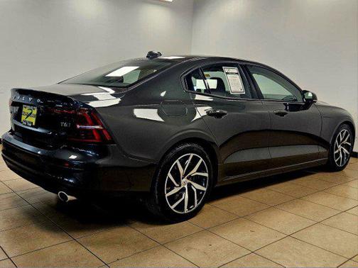 2019 Volvo S60 T6 Momentum