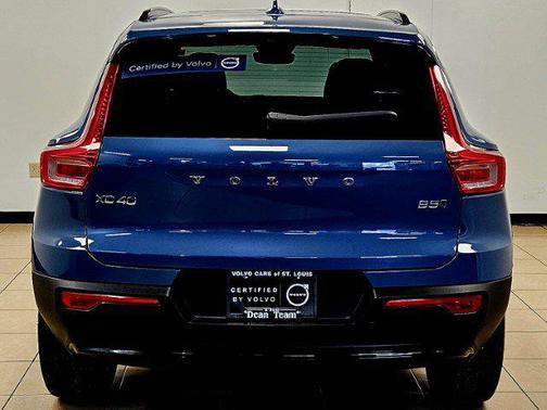 2023 Volvo XC40 B5 Plus Dark Theme