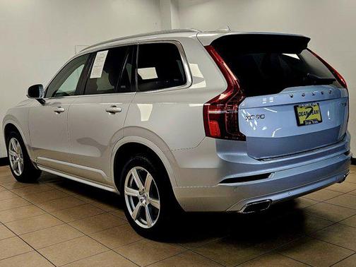 2021 Volvo XC90 T6 Momentum