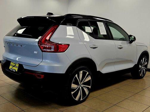 2021 Volvo XC40 Recharge Pure Electric P8
