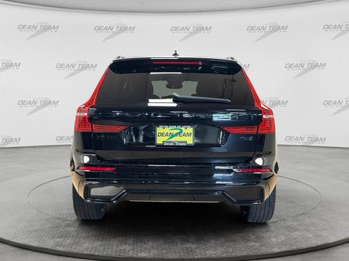 Onyx Black Metallic 2024 Volvo XC60 B5 Ultimate Black Edition