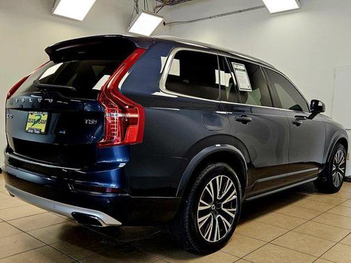 2021 Volvo XC90 T5 Momentum