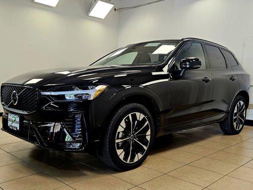 Onyx Black Metallic 2026 Volvo XC60 B5 Plus