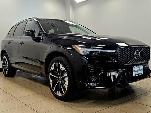 Onyx Black Metallic 2026 Volvo XC60 B5 Plus