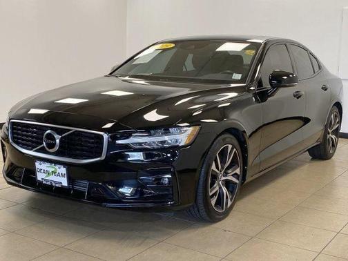 Photo 2 of 53 of 2019 Volvo S60 T6 R-Design