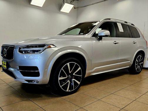 2018 Volvo XC90 T6 Momentum