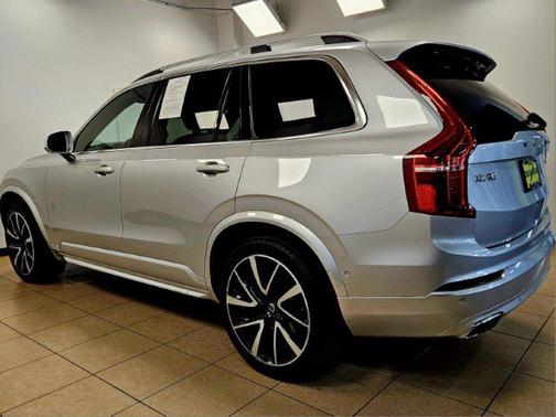 2018 Volvo XC90 T6 Momentum