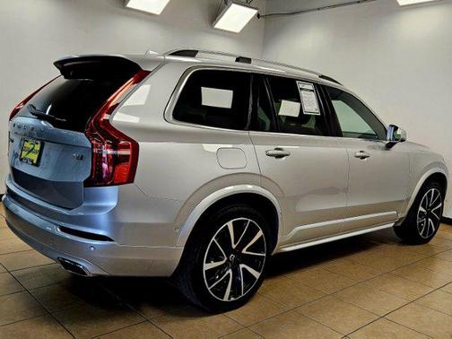 2018 Volvo XC90 T6 Momentum
