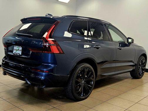 2026 Volvo XC60 B5 Ultra Black Edition