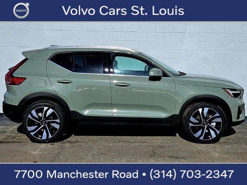 2025 Volvo XC40 B5 Ultra Bright Theme