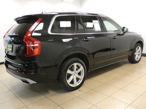2021 Volvo XC90 T6 Momentum