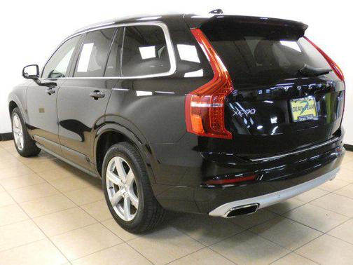 2021 Volvo XC90 T6 Momentum