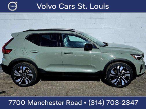 2025 Volvo XC40 B5 Plus Dark Theme