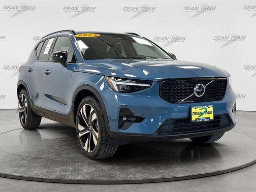 Fjord Blue Metallic 2024 Volvo XC40 B5 Ultimate Dark Theme