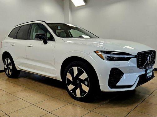 2025 Volvo XC60 Plug-In Hybrid T8 Plus