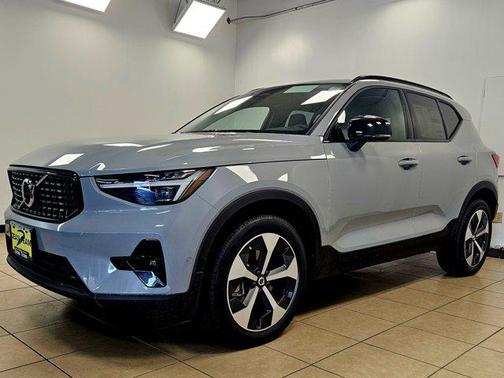 2026 Volvo XC40 B5 Plus