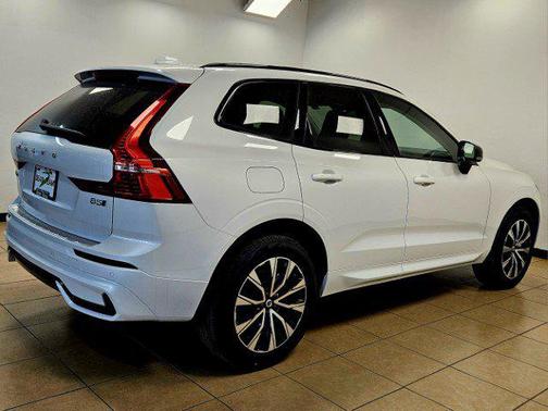 2025 Volvo XC60 B5 Core