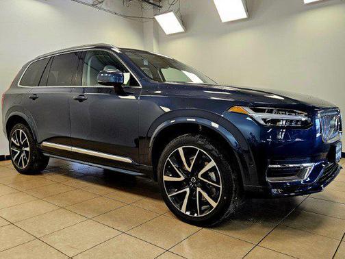 2025 Volvo XC90 B6 Plus 7-Seater