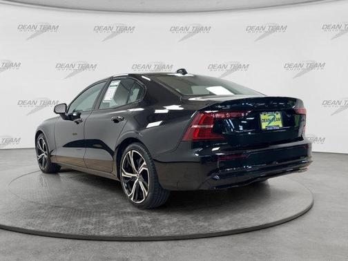 Onyx Black Metallic 2024 Volvo S60 B5 Plus Black Edition