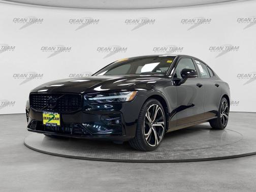 Onyx Black Metallic 2024 Volvo S60 B5 Plus Black Edition