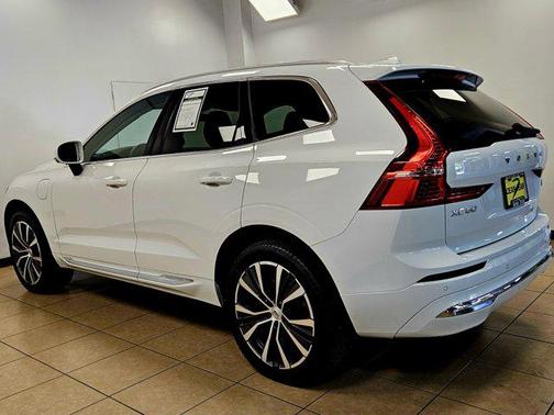 2022 Volvo XC60 Recharge Plug-In Hybrid T8 Inscription Expression