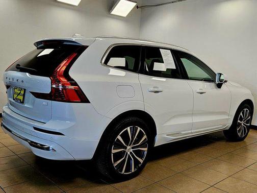 2022 Volvo XC60 Recharge Plug-In Hybrid T8 Inscription Expression