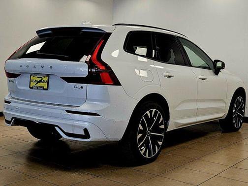 2026 Volvo XC60 B5 Ultra