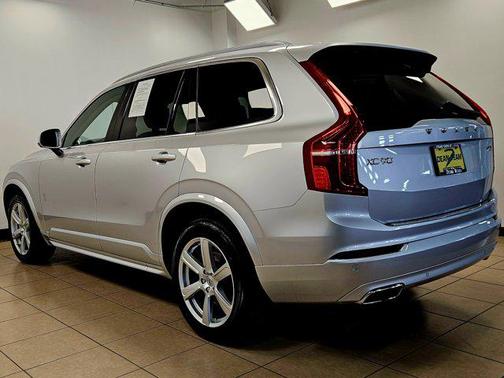 2021 Volvo XC90 T6 Momentum