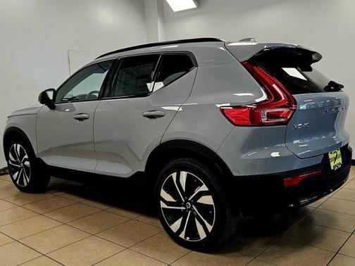2026 Volvo XC40 B5 Plus