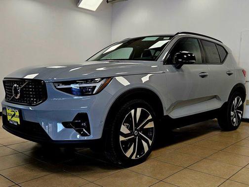 2026 Volvo XC40 B5 Plus