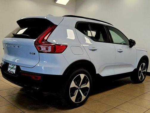 2026 Volvo XC40 B5 Plus