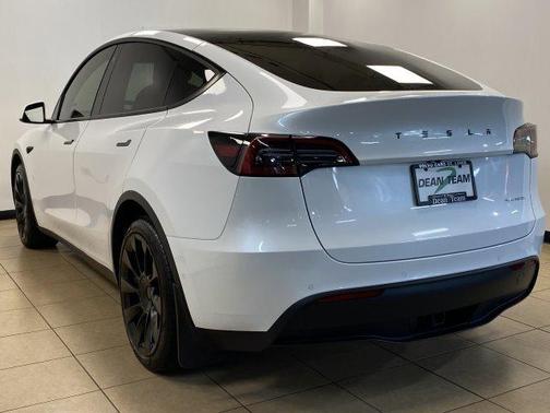 Photo 4 of 32 of 2021 Tesla Model Y Long Range