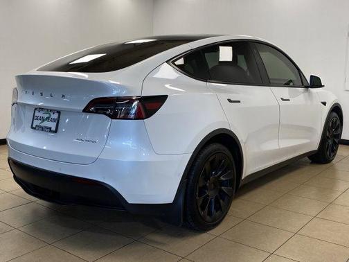 Photo 3 of 32 of 2021 Tesla Model Y Long Range