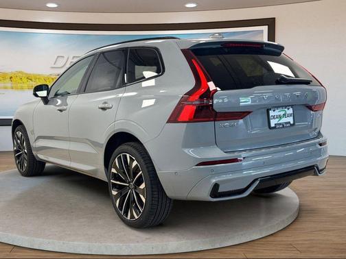 Vapour Grey Metallic 2026 Volvo XC60 B5 Ultra