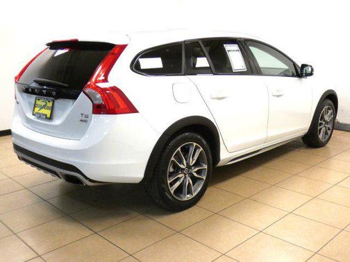 2018 Volvo V60 Cross Country T5