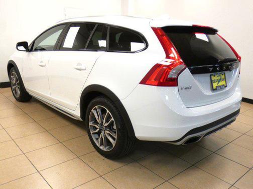 2018 Volvo V60 Cross Country T5