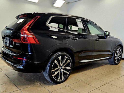 2023 Volvo XC60 B6 Ultimate Bright Theme