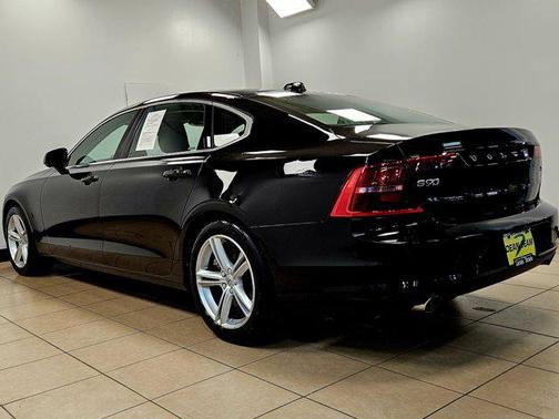2018 Volvo S90 T5 Momentum