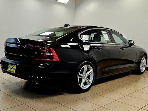 2018 Volvo S90 T5 Momentum