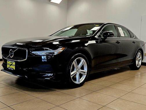 2018 Volvo S90 T5 Momentum