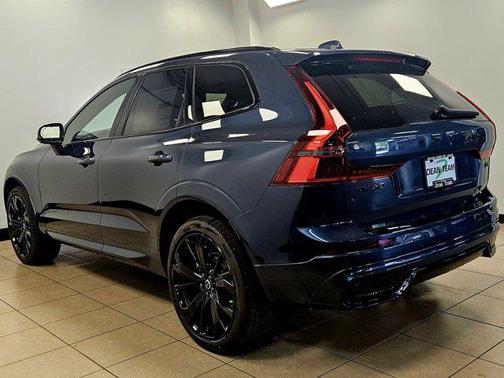 2026 Volvo XC60 B5 Ultra Black Edition