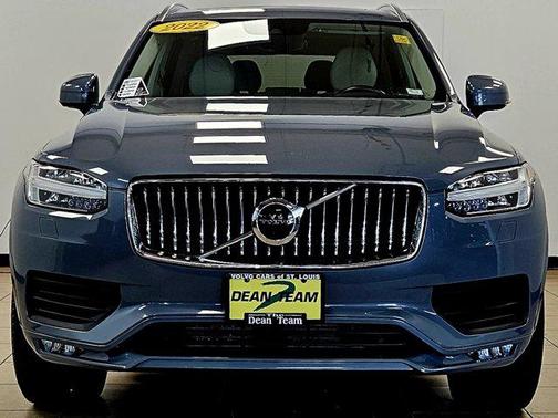 2022 Volvo XC90 T6 Momentum